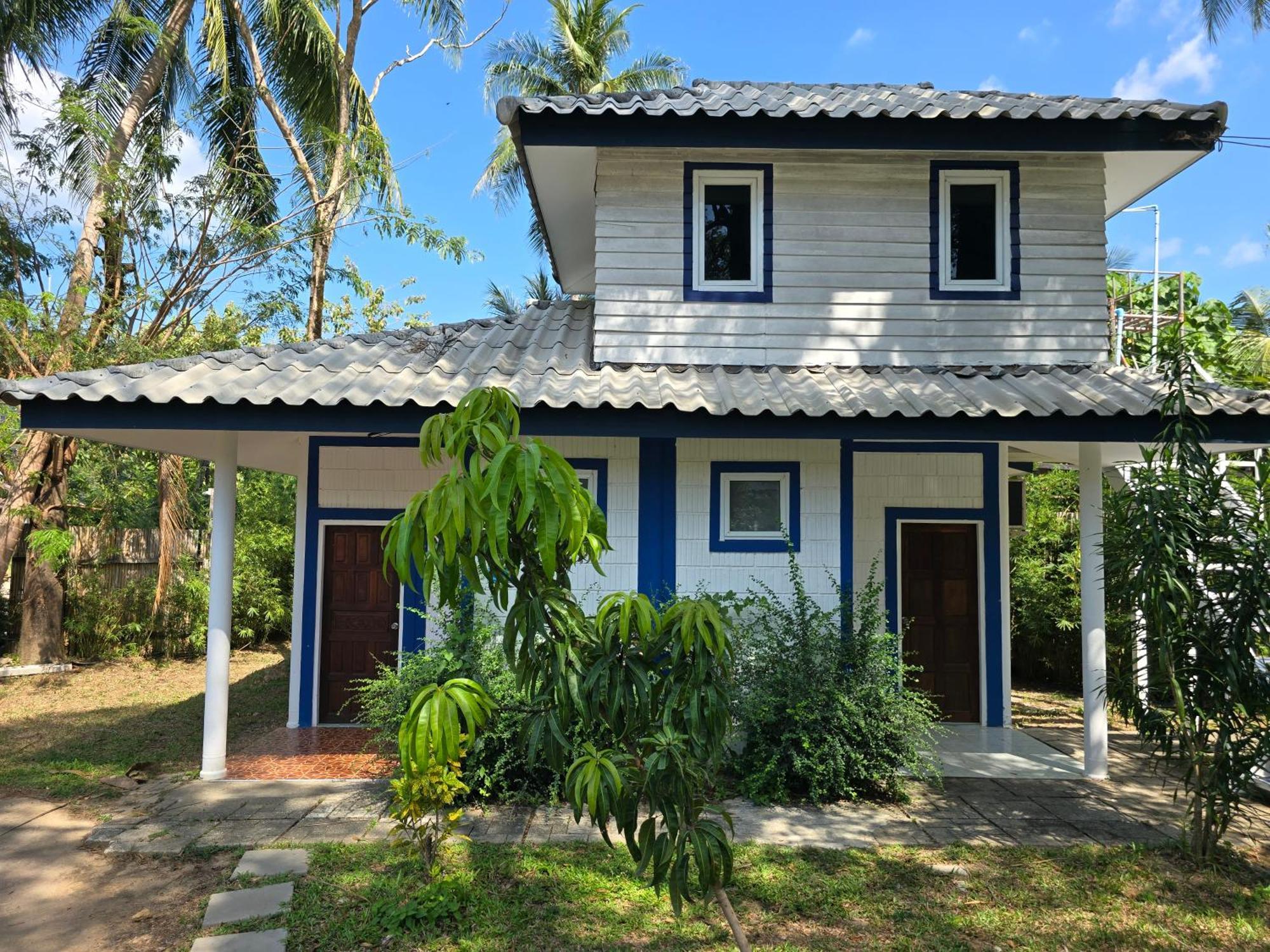 The Blue Gecko Resort *