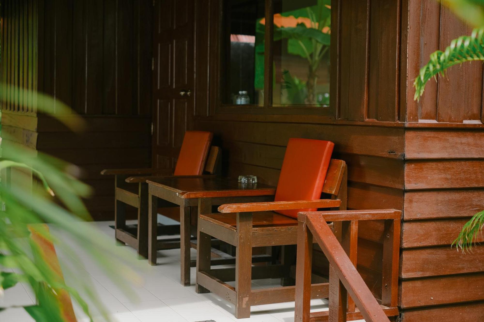 Joy And Restaurant 2*