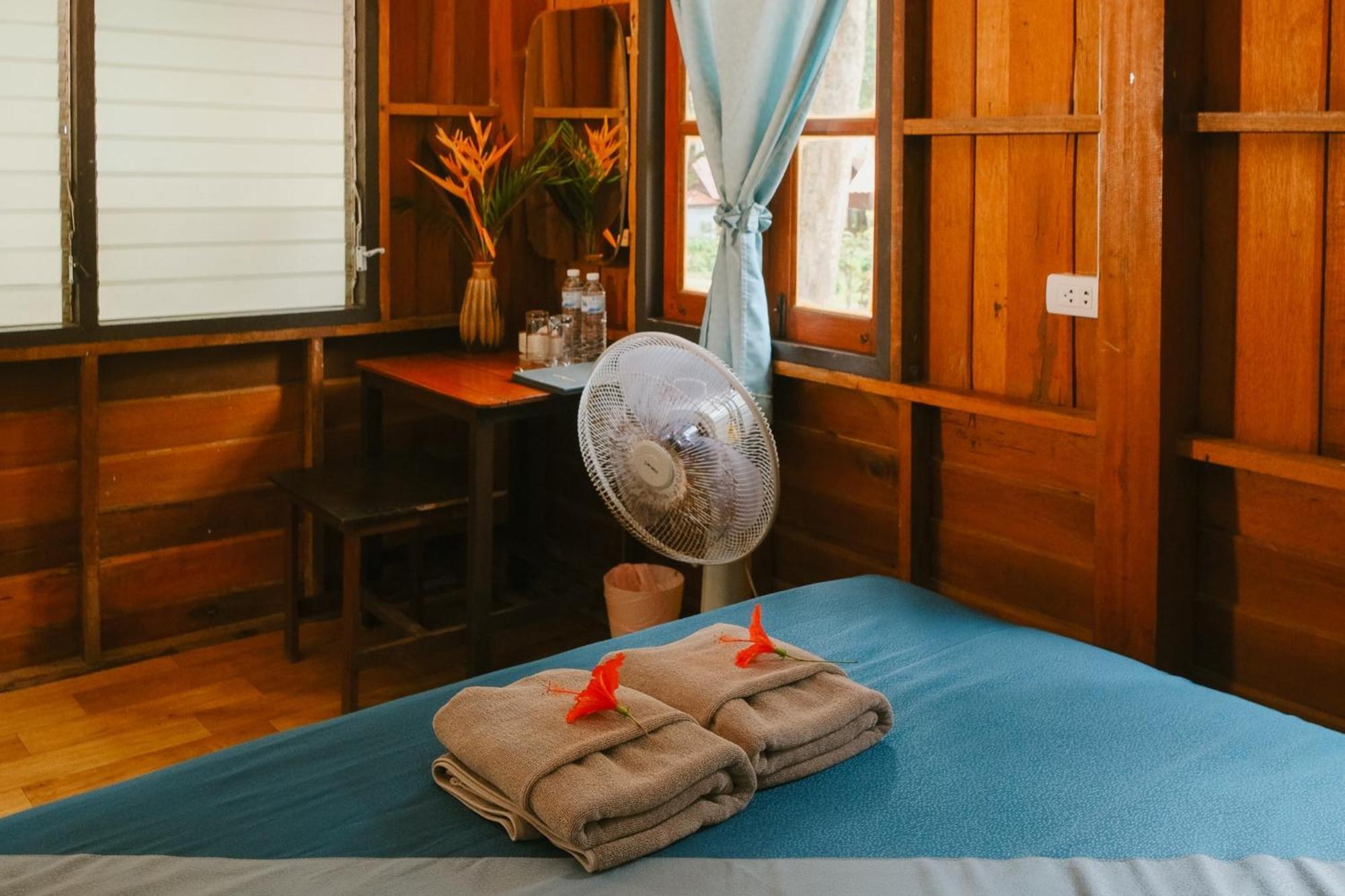 Joy And Restaurant Guest house Koh Jum
