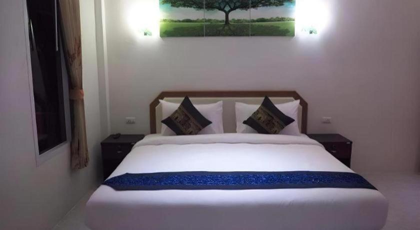 At Night Airport Resort 2*