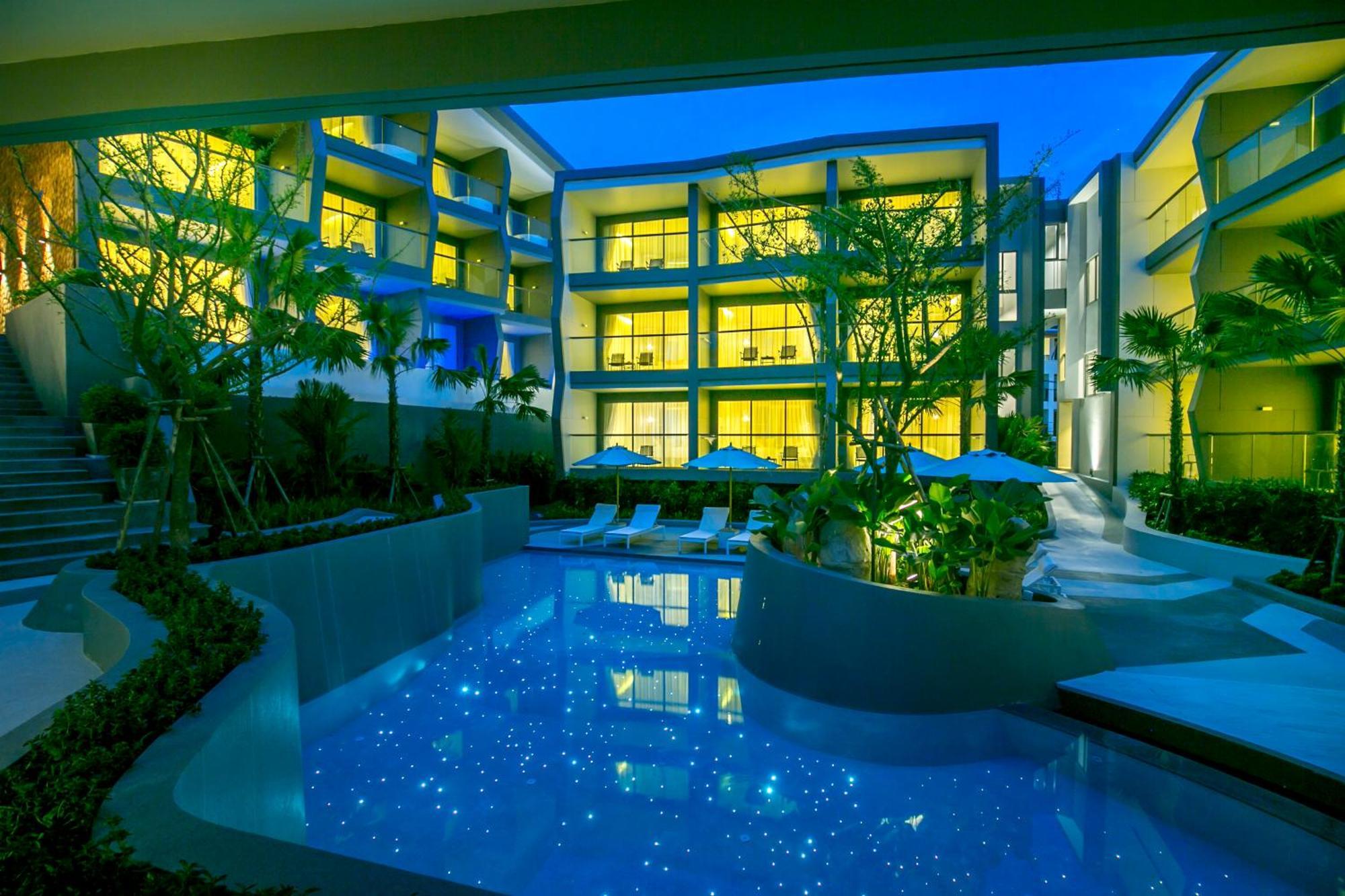The Sis - Adult Only Resort