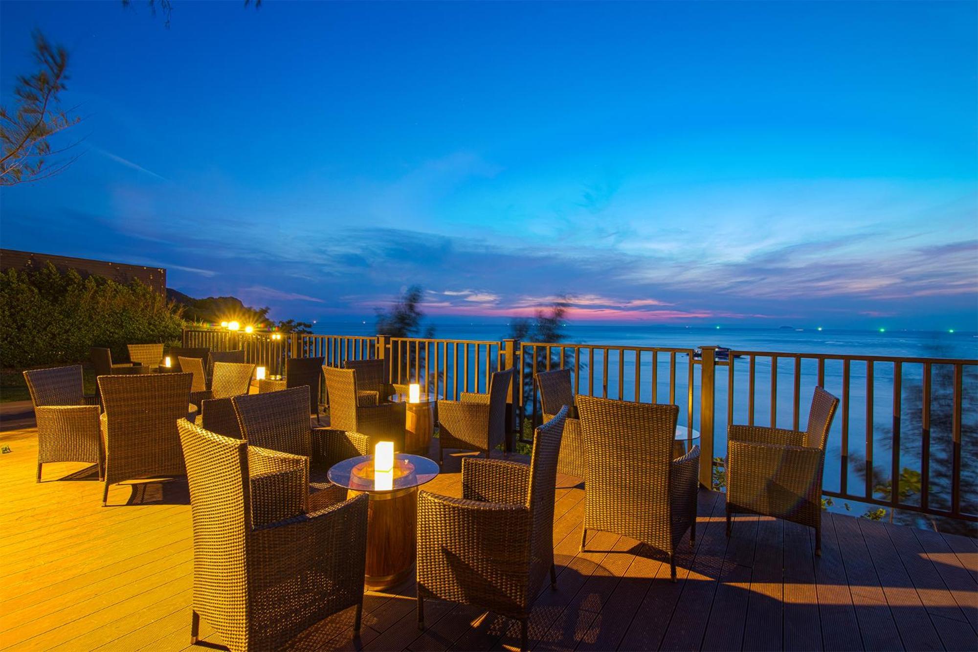Resort Resort, Leam Tong
