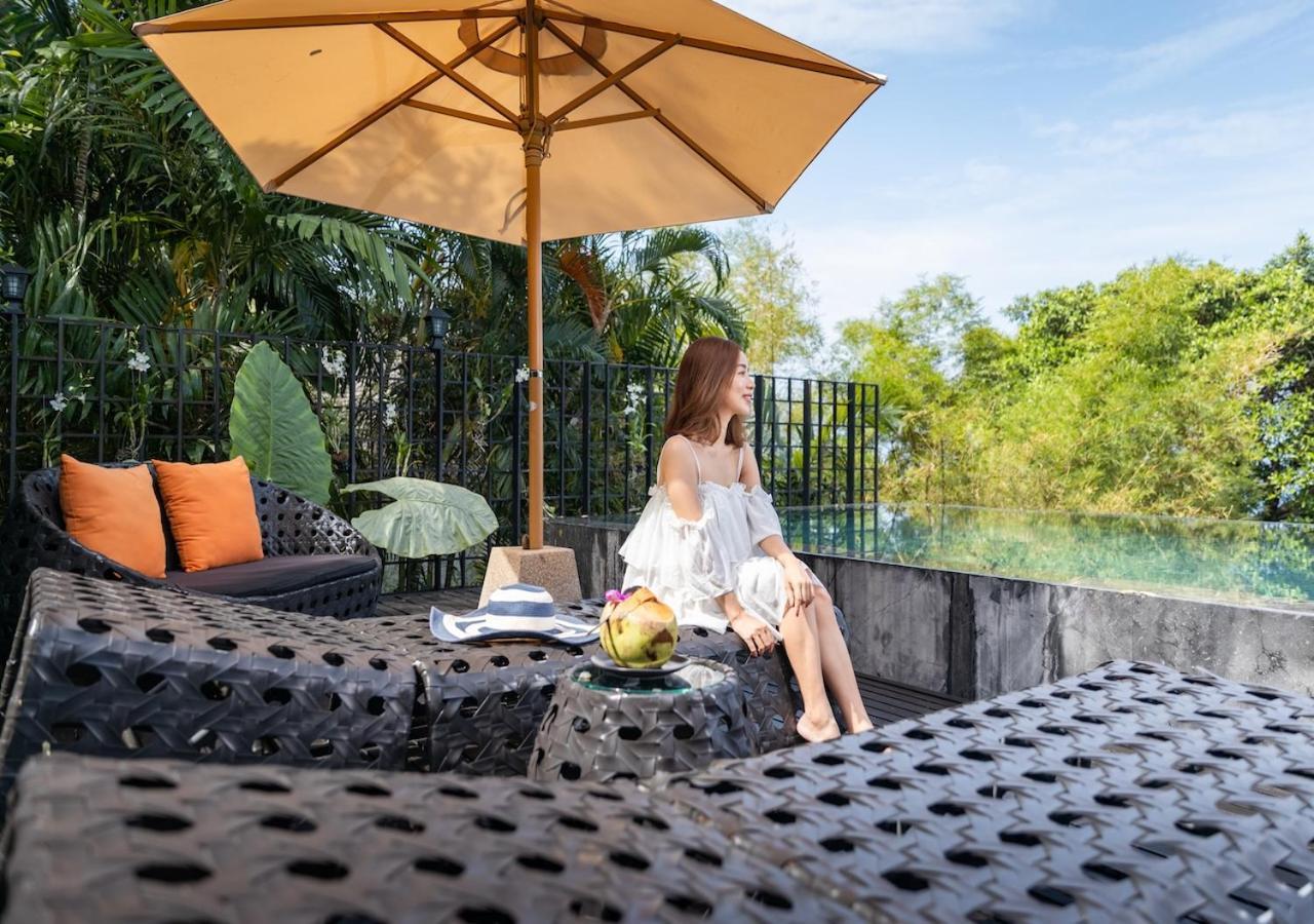 Yang, Private Oceanfront Villa, Kamala Beach