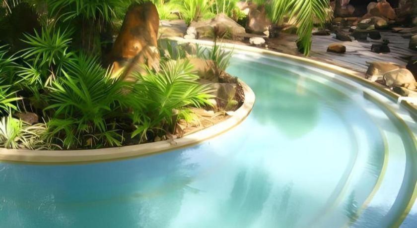 Nattha Waree Hot Spring And 3*