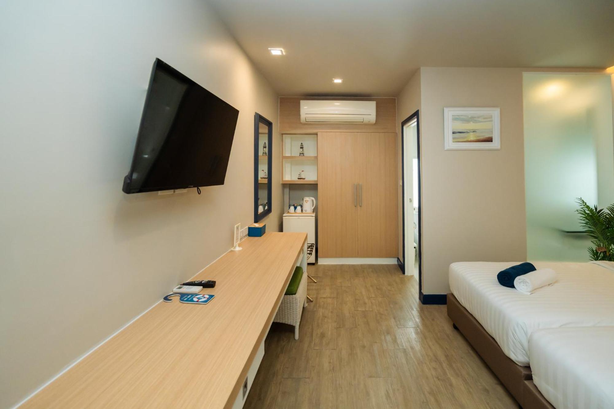 Hotel Phuket Boat Quay 4*