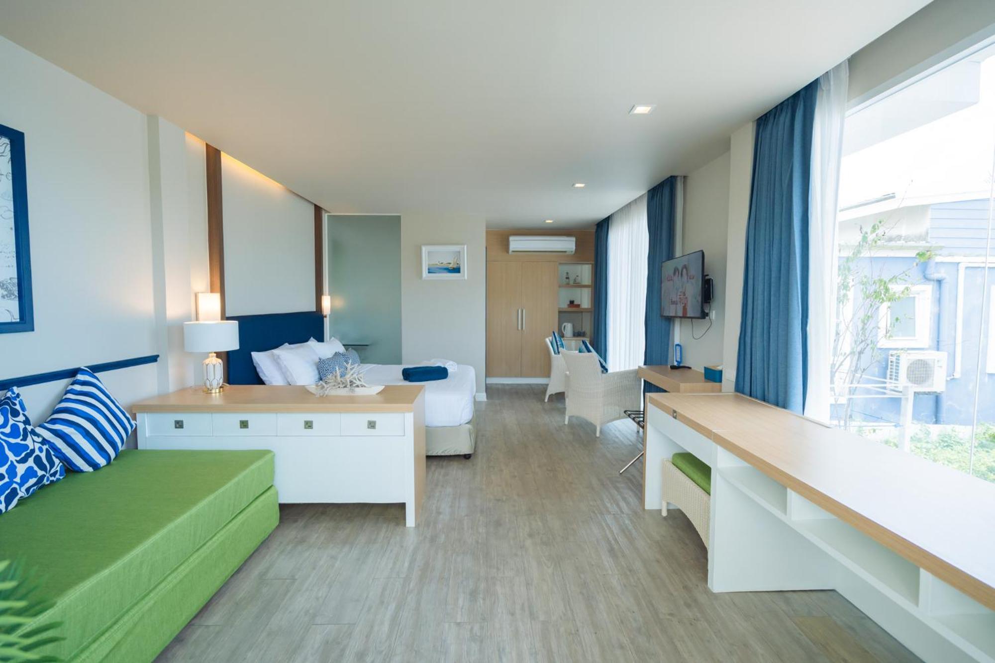 Phuket Boat Quay Hotel 4*