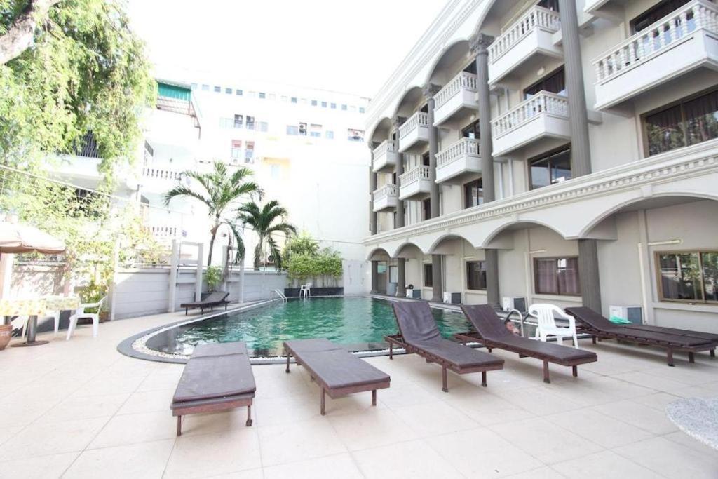 Lodge Honey Pattaya