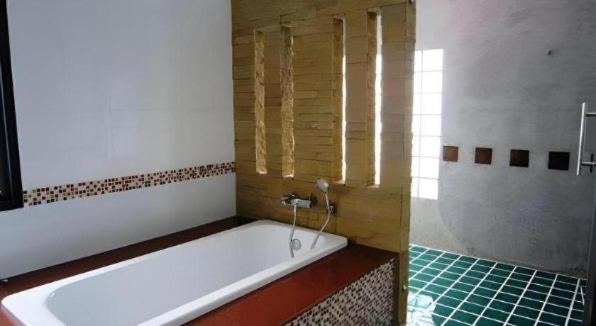 Nattha Waree Hot Spring And 3*