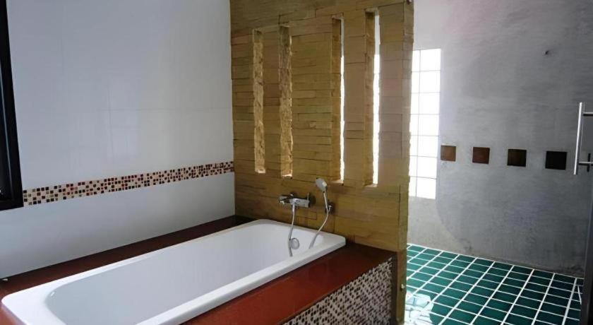 Resort Nattha Waree Hot Spring And