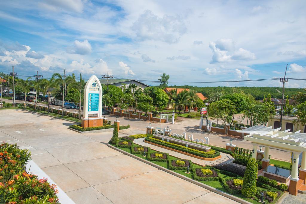 Front Bay Resort