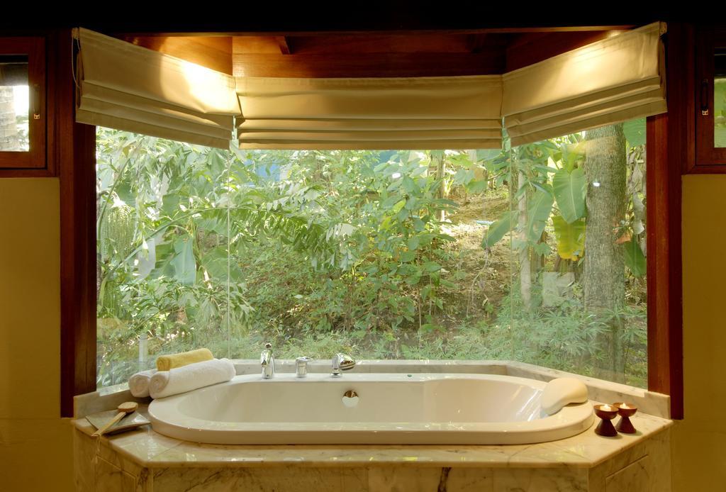 Beach 3 Bedrooms Villa Surin Beach (Phuket)