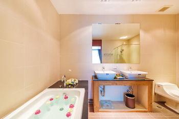 Lotus Gardens B2 Apartment