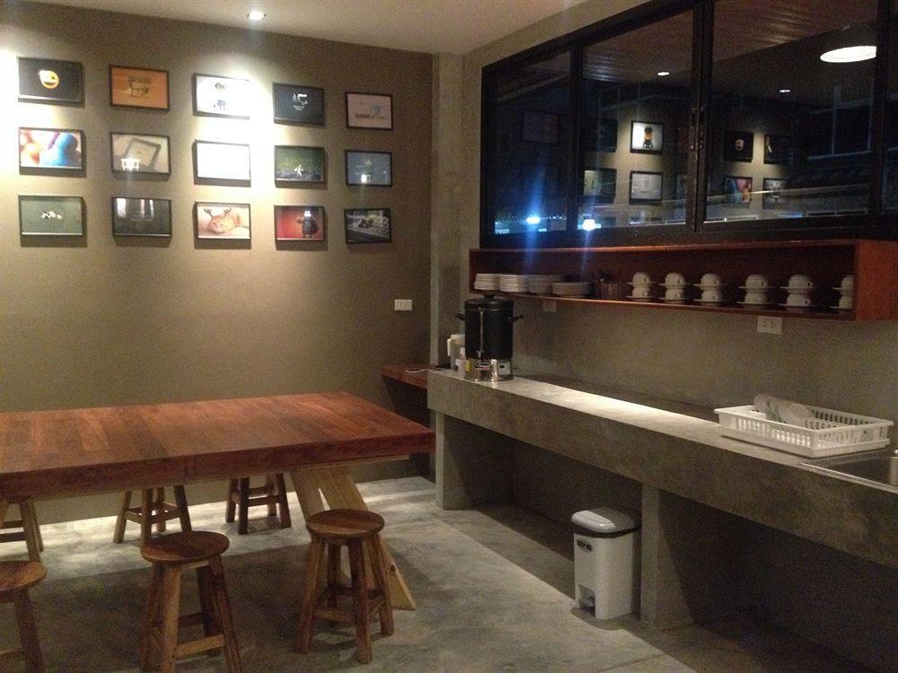 Albergue Dfeel House