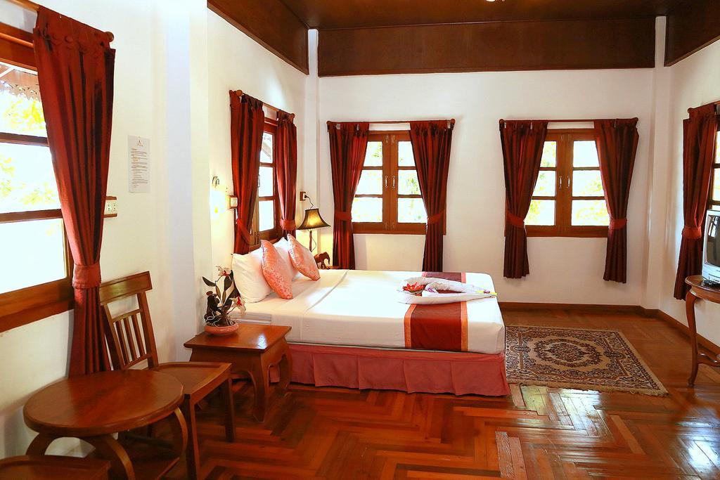 Hotel Reuanthai Village