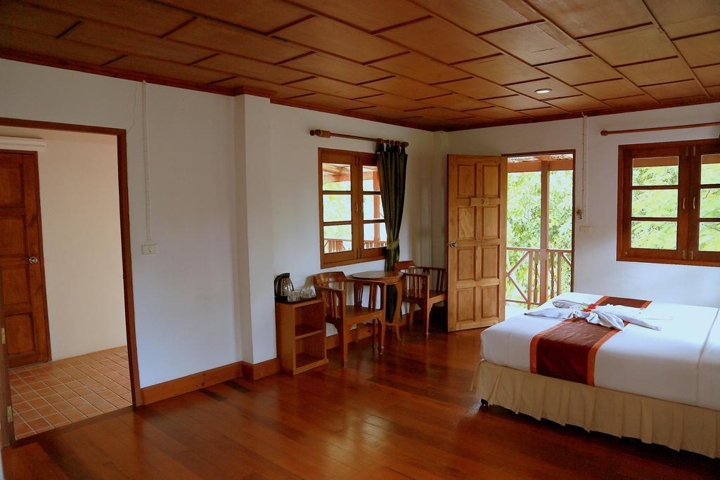Reuanthai Village