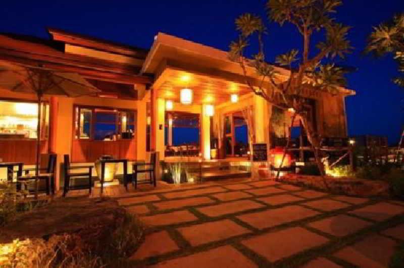 La Moon And Restaurant Hotel