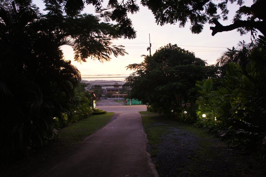Palm Village Resort 3*