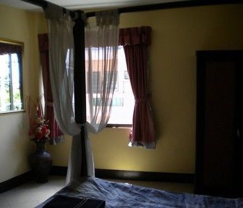 Nickys Guest house *