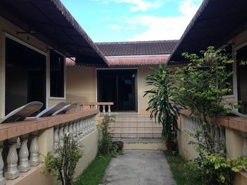 Hotel Oyo 325 Naiyang 3*