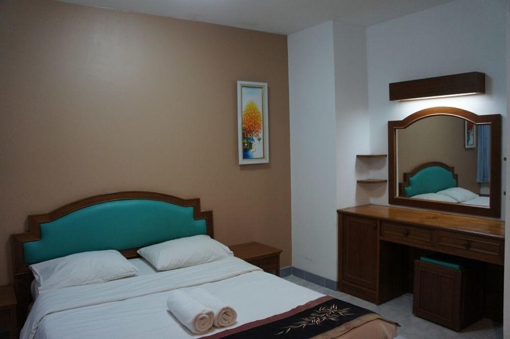 Palm Village Resort 3*