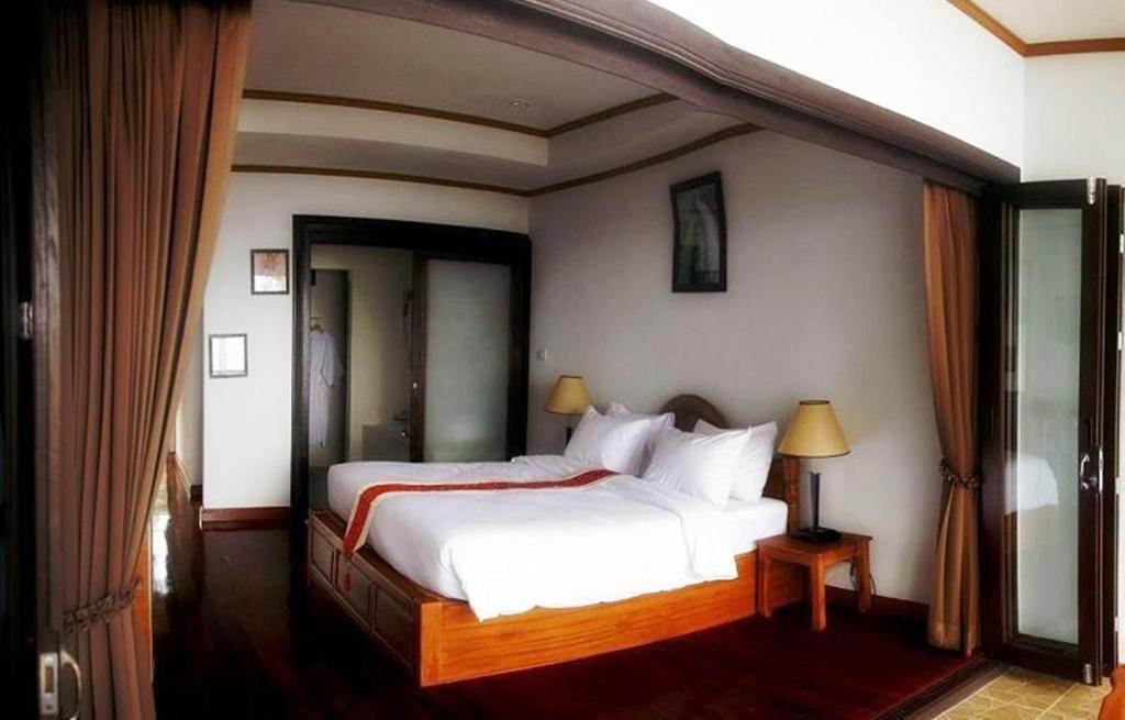 Lipa Bay Resort 3*