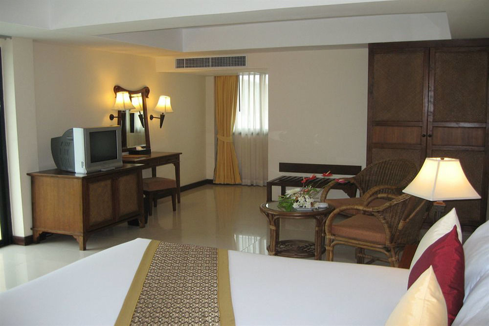 Nora Lakeview Hotel