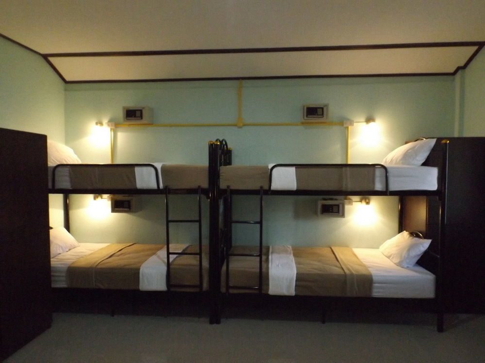 Lanta Long Hostel *