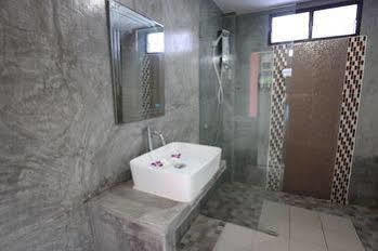 Pinky Hotel