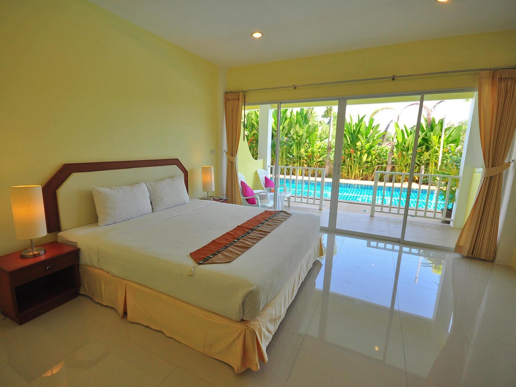 Oyo 75361 Phuket Airport Sonwa Hotel