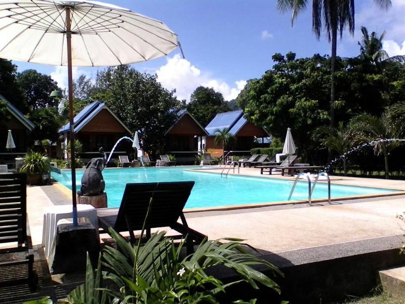 Lanta Sunny House Resort 3*
