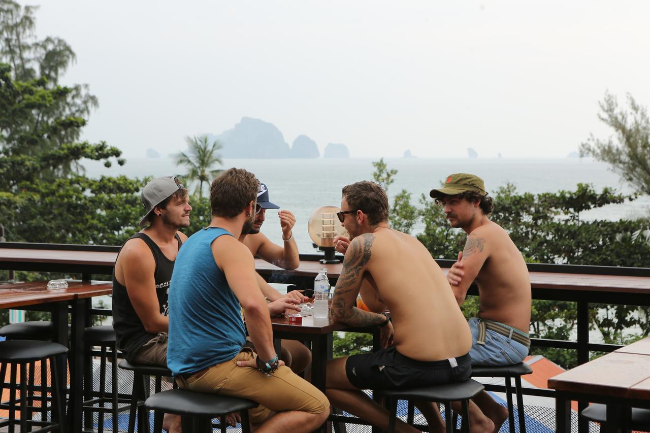 Balcony Party - 18-40 (adults Only) Hostel