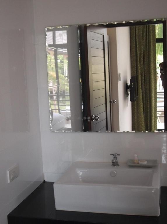 Hathai Hotel 3*