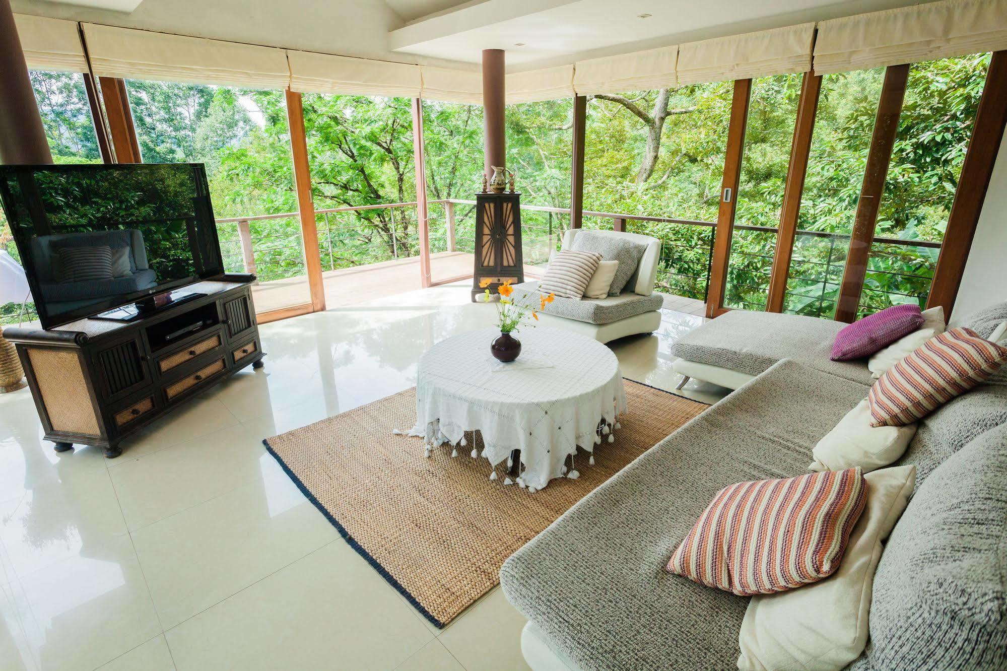 De Chom Villa *