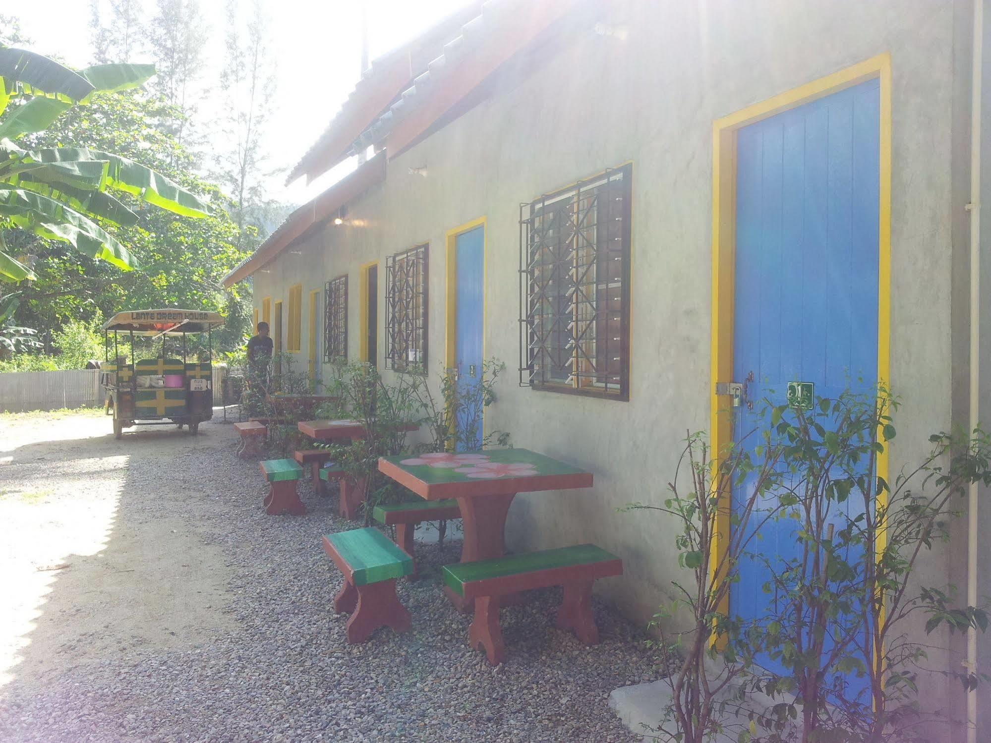 Hello Me Me Bungalow *