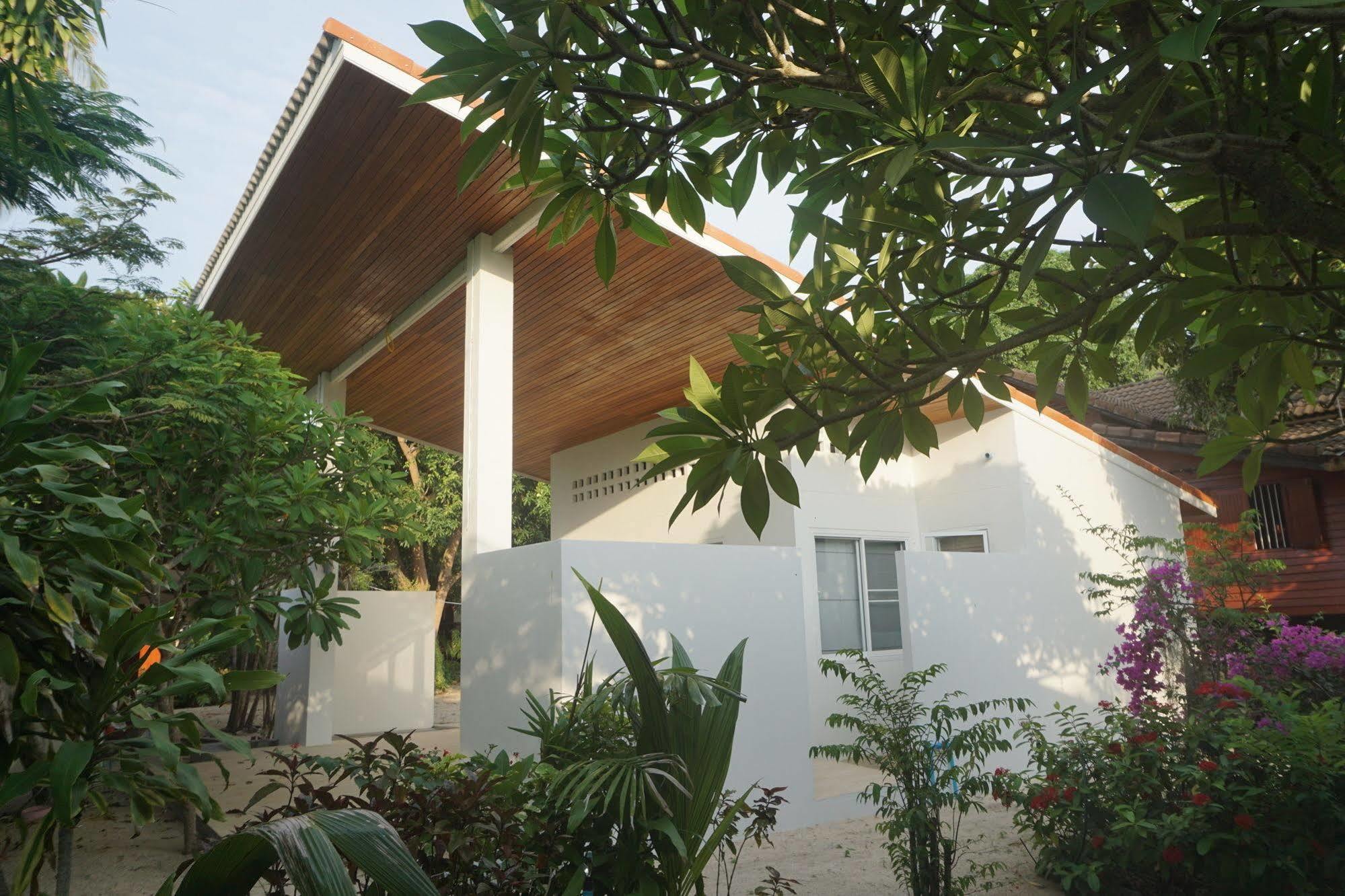 Bangpo Village Resort 2*
