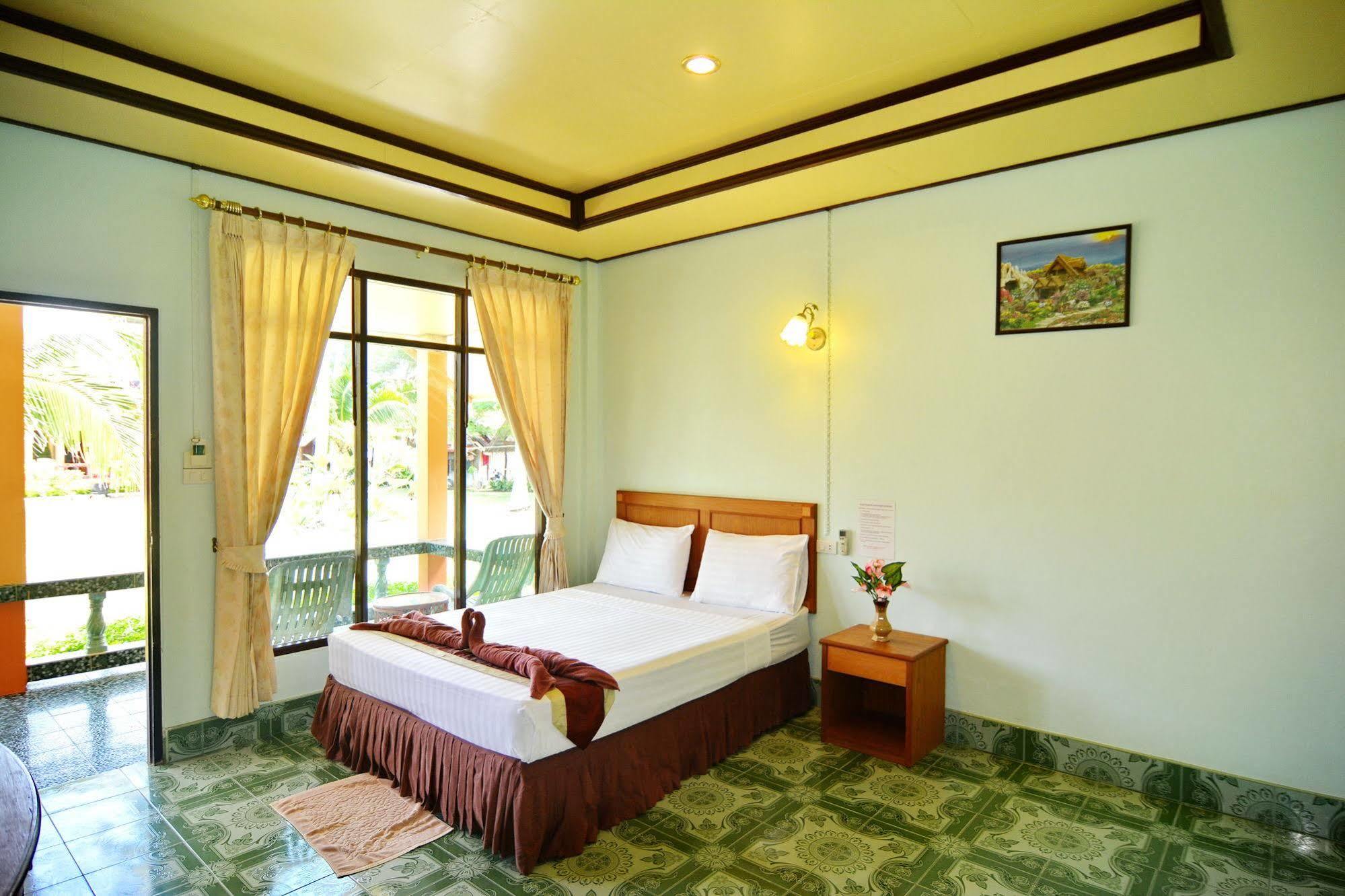 Lanta Emerald Hotel 3*