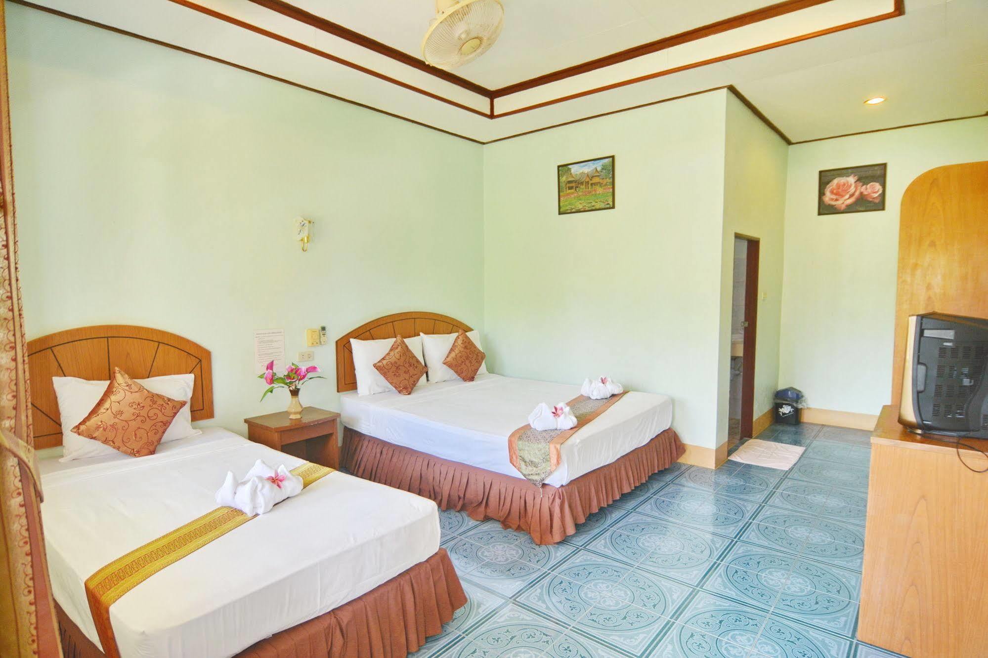 Lanta Emerald Hotel 3*