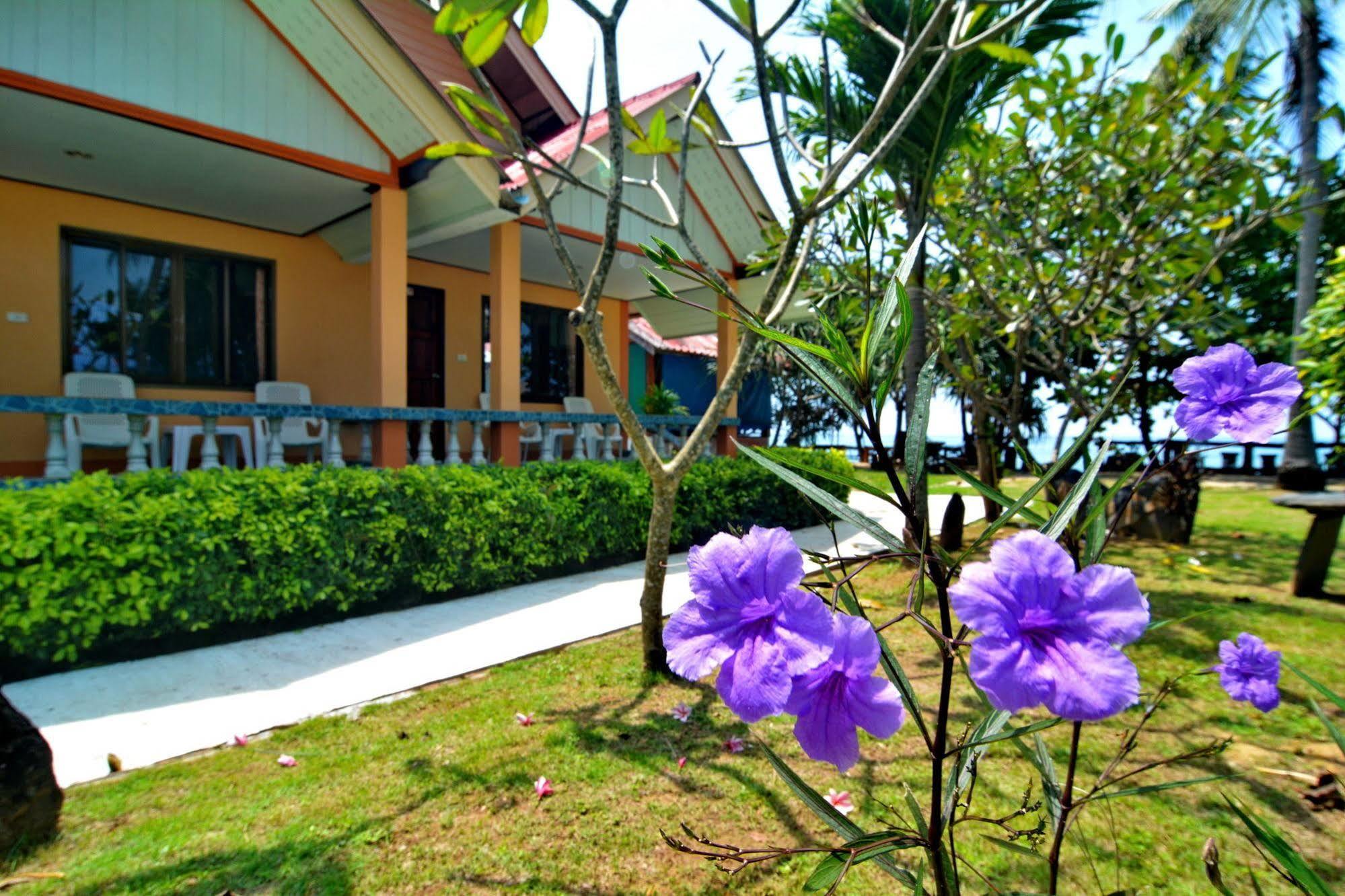 Lanta Emerald Hotel 3*