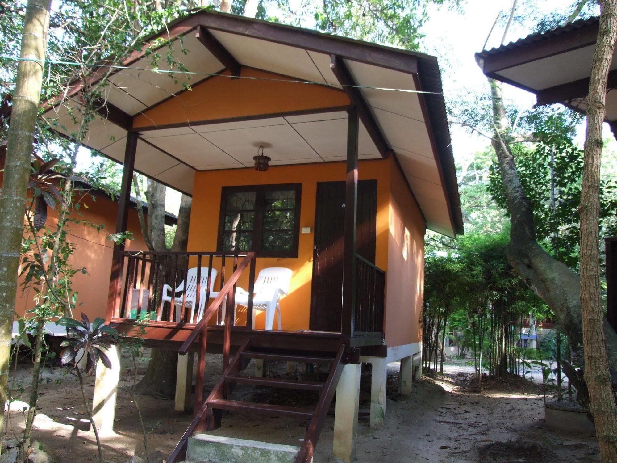 Moonhut Hotel 2*