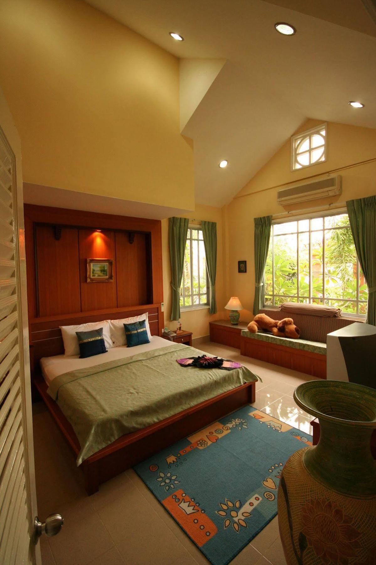 Budsaba & Hotel Ban Amphoe