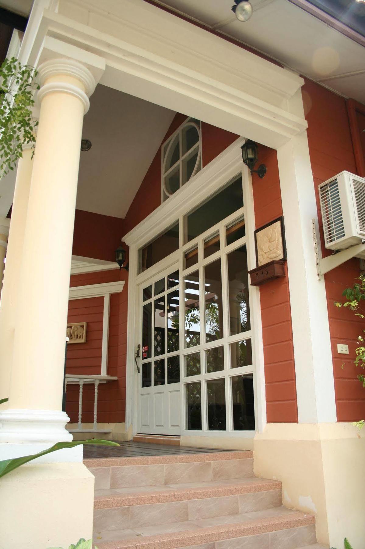 Budsaba & Hotel Ban Amphoe