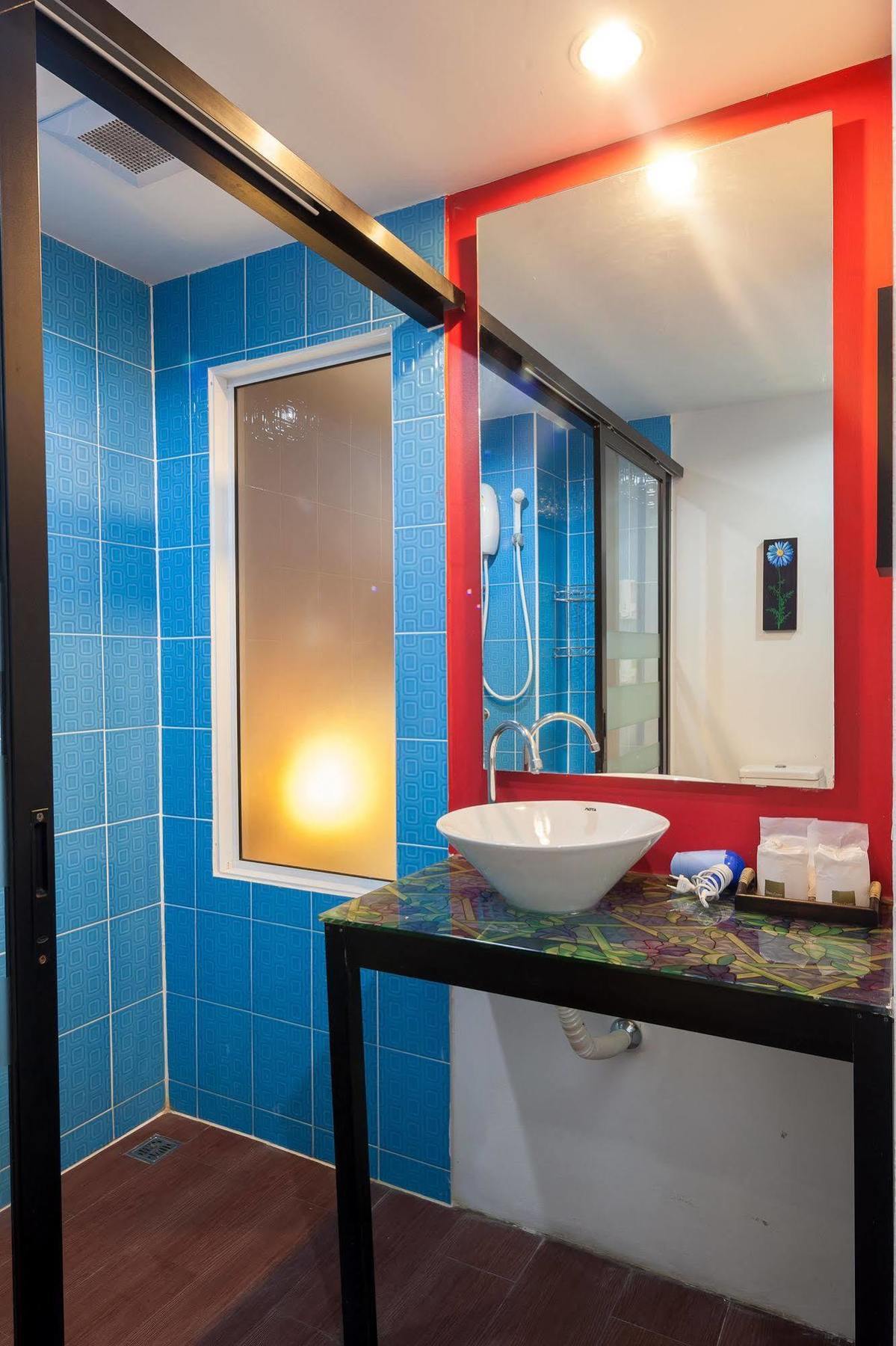 The Right Hotel