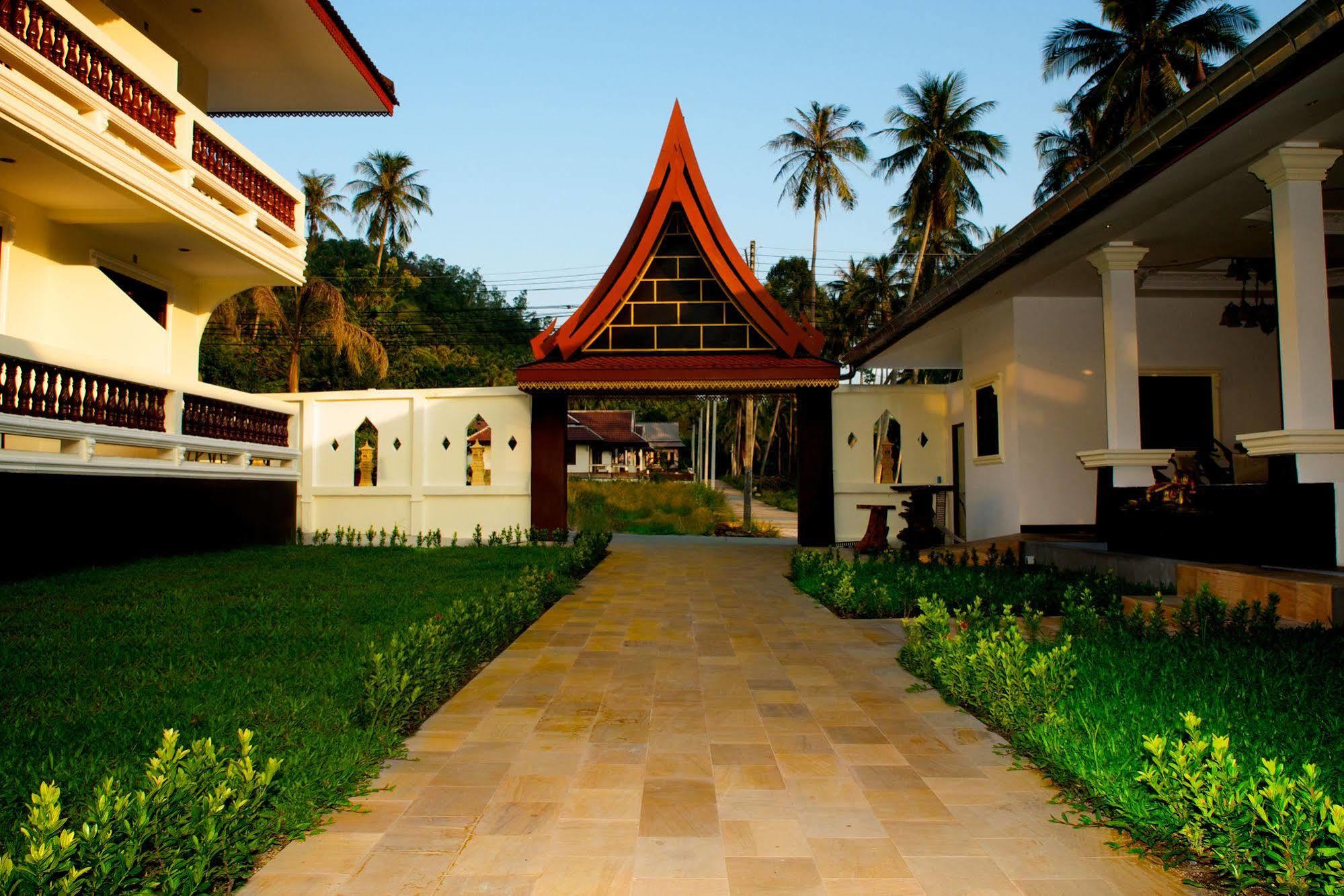 Tropical Palm Resort 3*