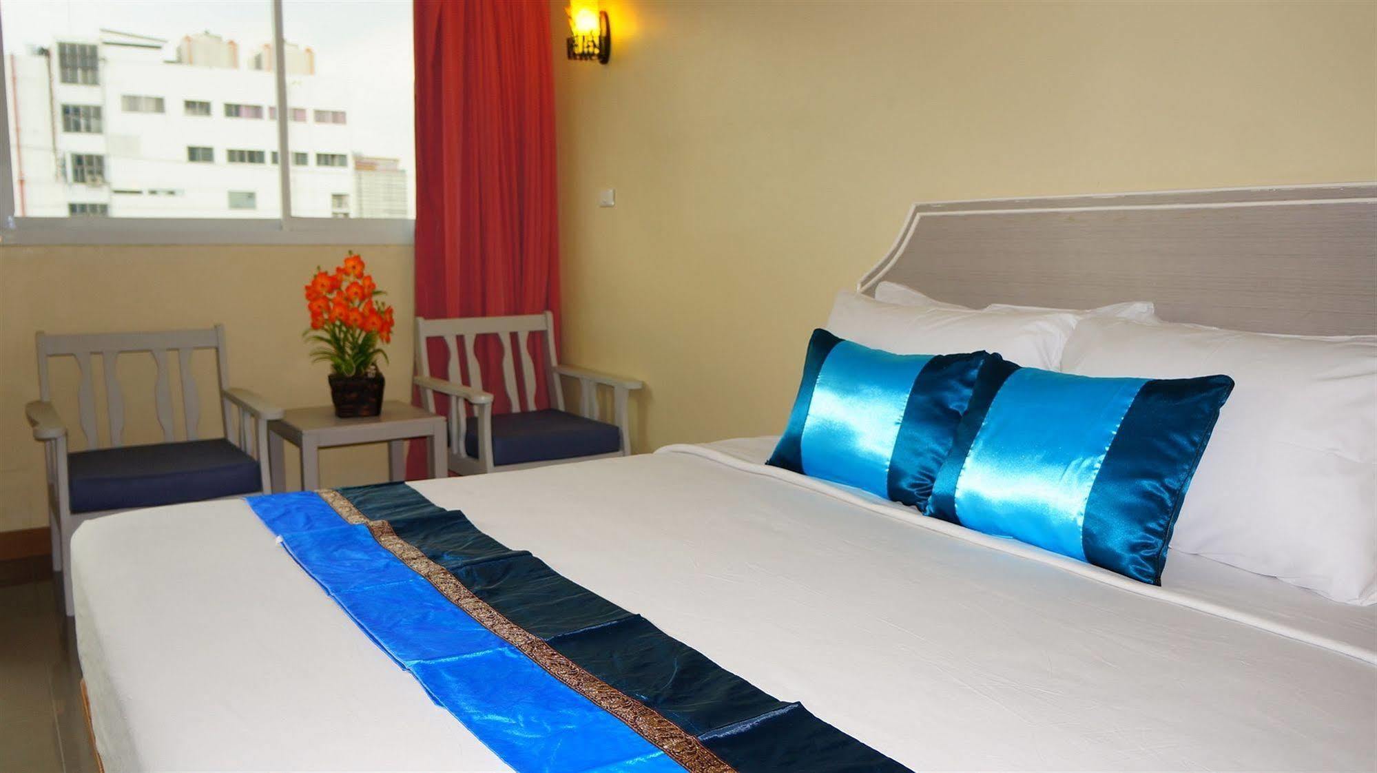 J Two S Pratunam Hotel