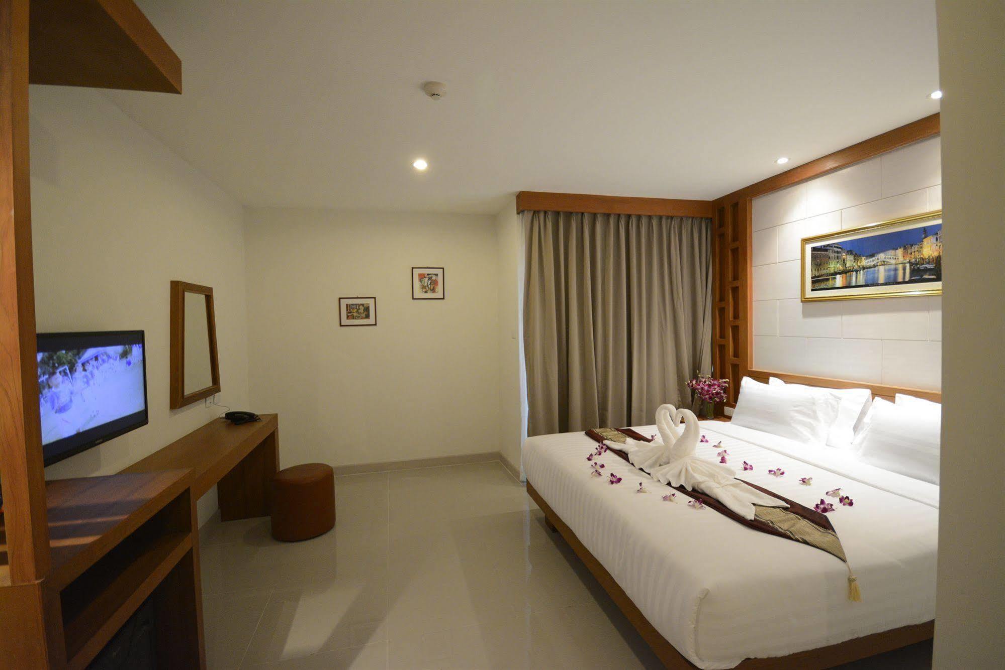 Hotel The Center Phuket