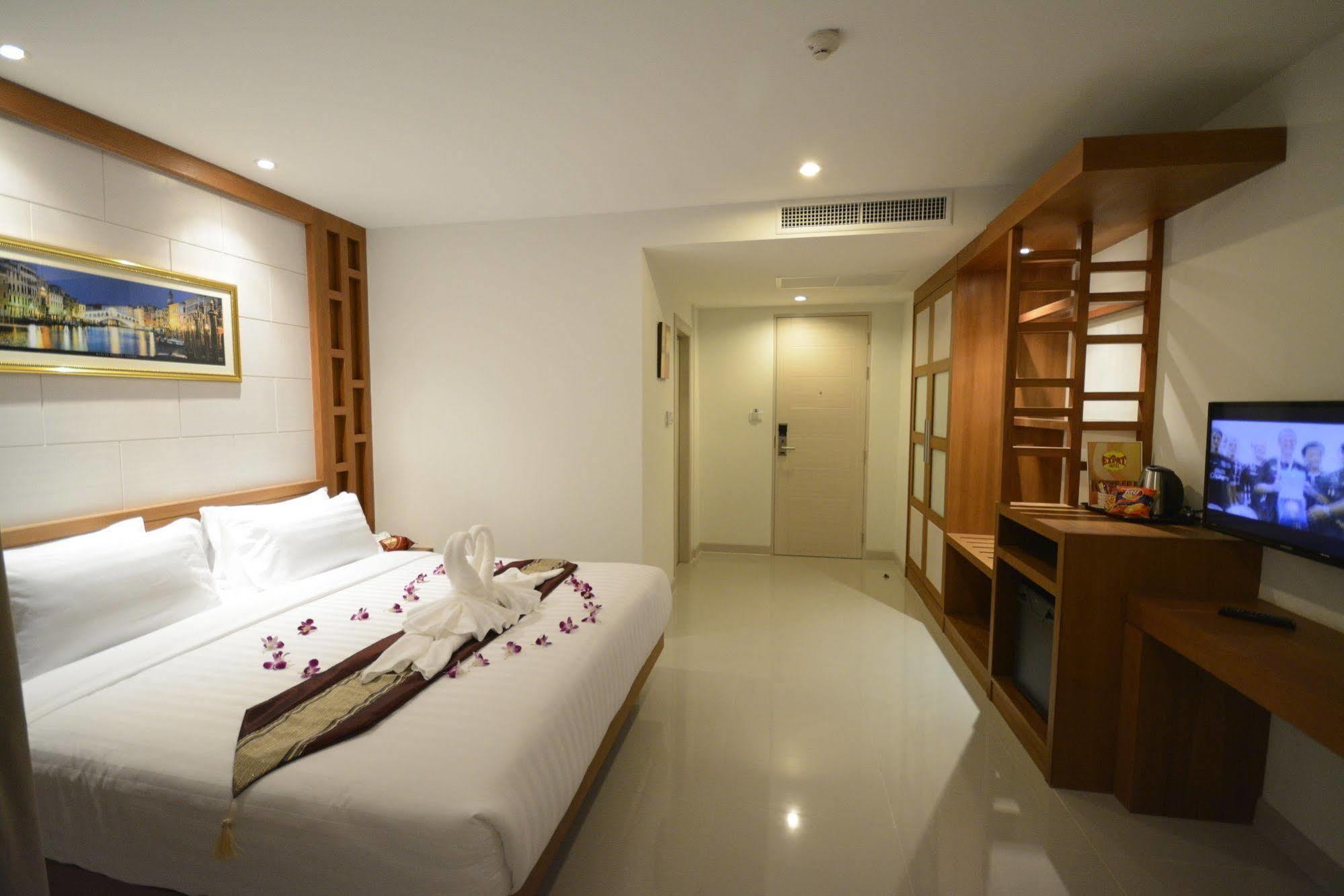 Hotel The Center Phuket