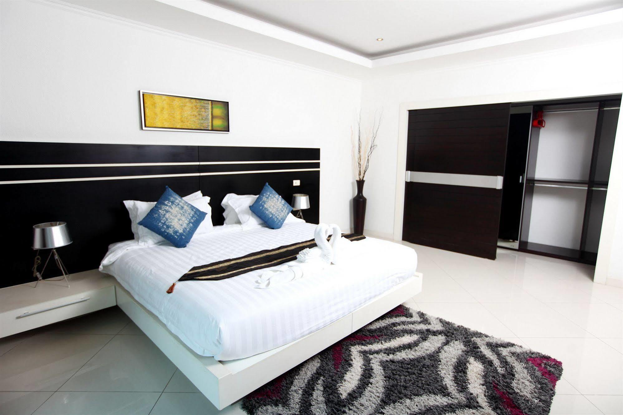 Villa Hidden Palm Pool Pattaya