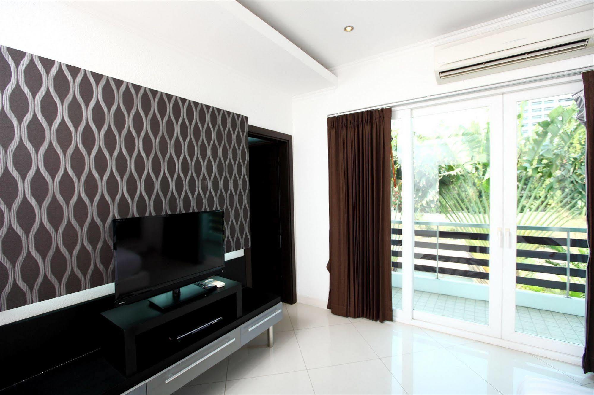 Villa Hidden Palm Pool Pattaya