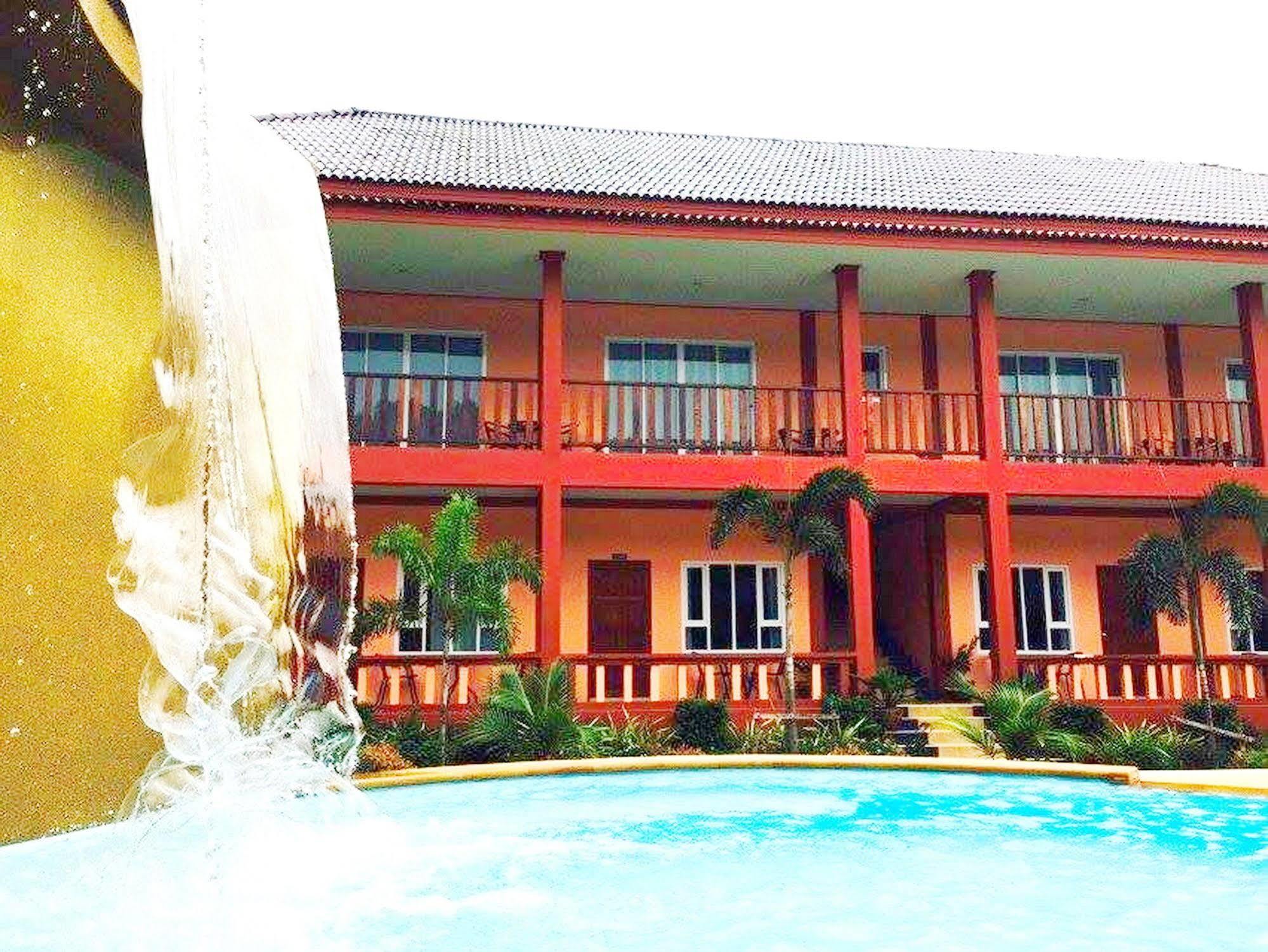 Peaceful , Long - Resort Koh Lanta