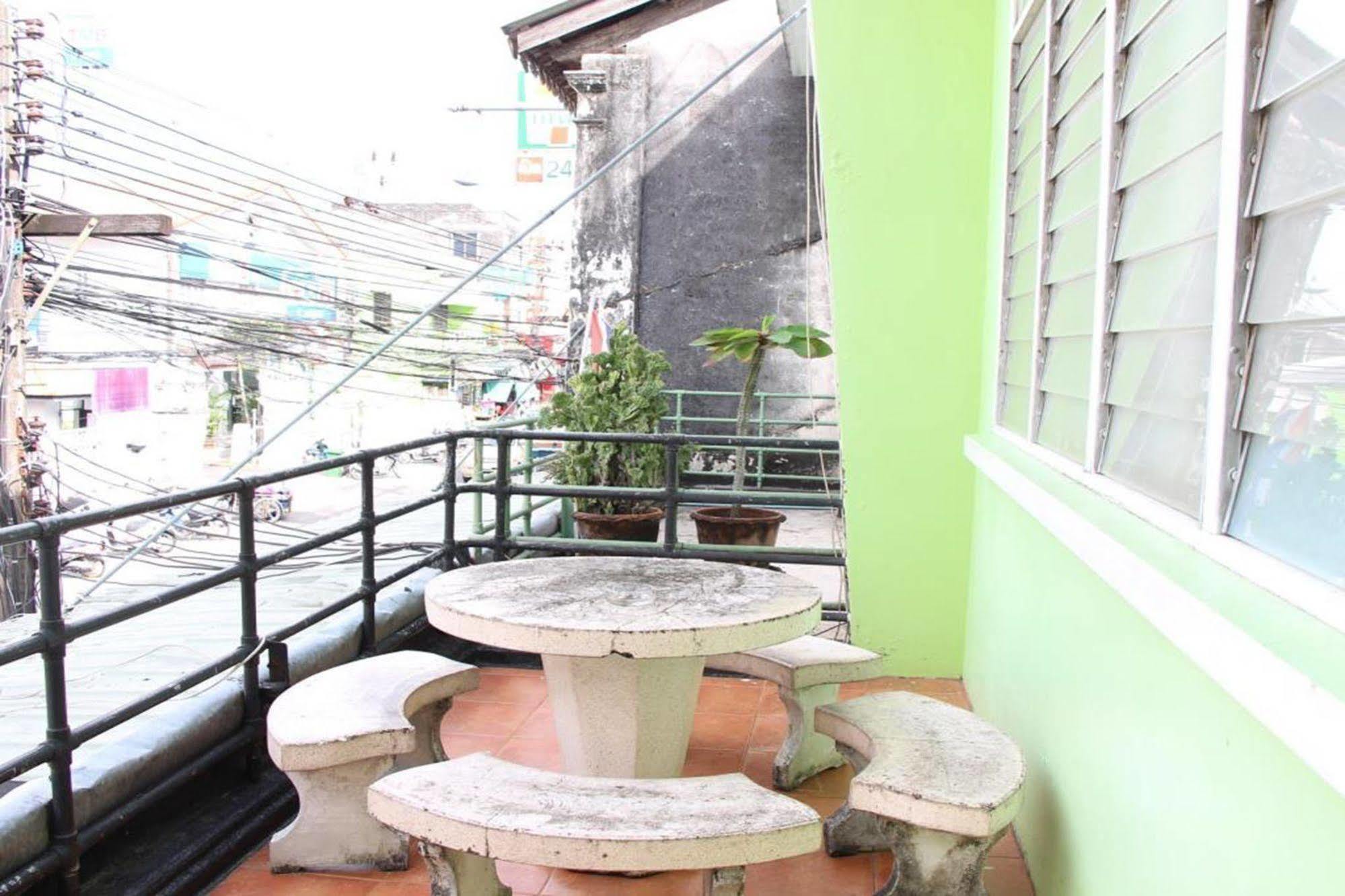 Hotel Oyo 1054 Backpacker 2*